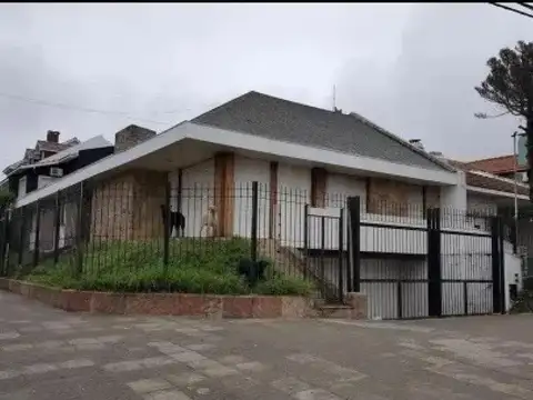 Casa 6 ambientes con 3 baños