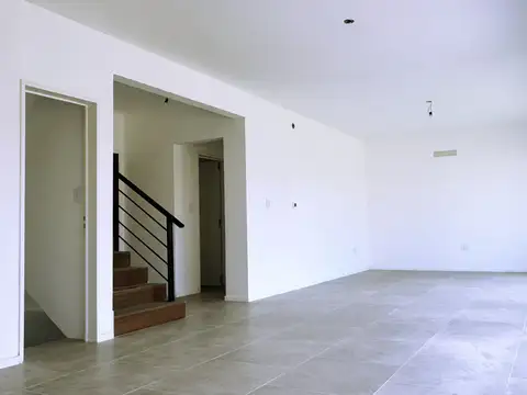 Casa 5 ambientes con 2 baños