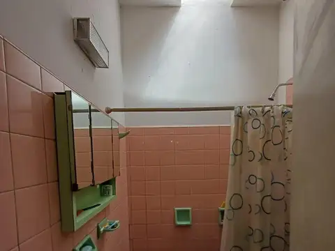 Casa en venta - 3 Dormitorios 1 Baño - Quilmes