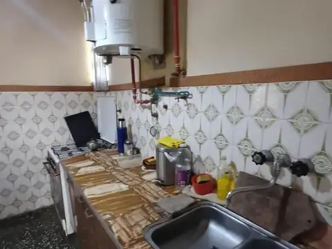 Casa en venta - 3 Dormitorios 1 Baño - Quilmes