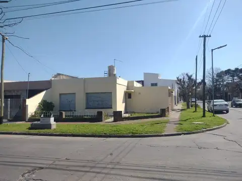 Moreno e/ Justo Illanes y Antartida Argentina