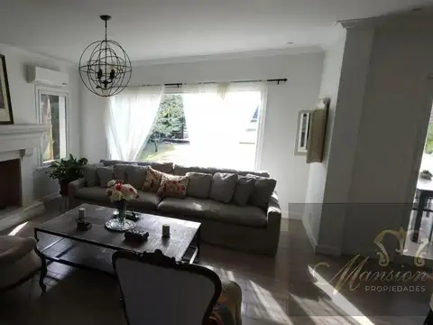 Casa 6 ambientes con 2 baños
