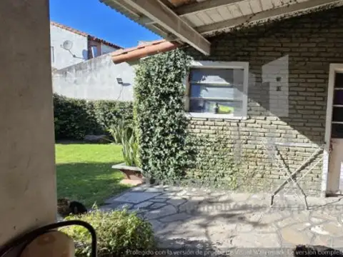 Casa en Venta con 2 cocheras