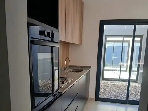 Casa 2 ambientes con 1 baño