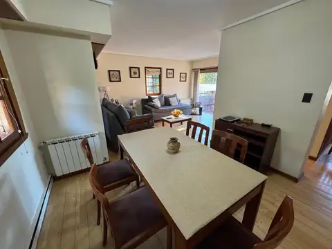 Chalet 4 amb, con patio y garage en Los Troncos