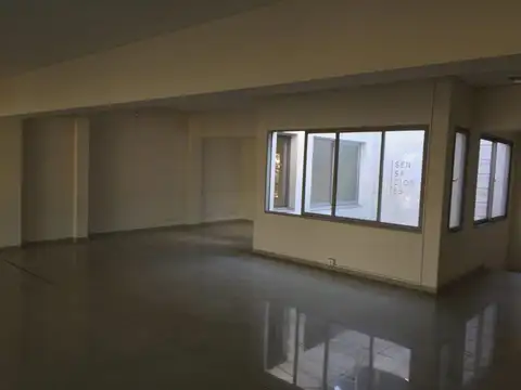 Local en Alquiler Via Púb.