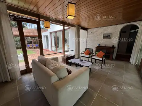 Casa 5 ambientes con 3 baños