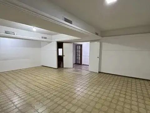 Local Comercial En Alquiler 430 M2 Cub, Sobre Avenida Crovar