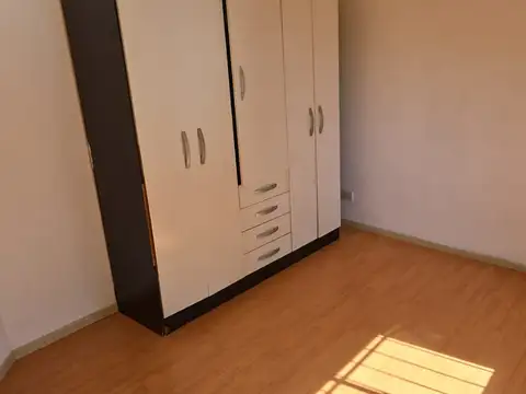 Depto Tipo Casa en Alquiler en Caseros, $ 550.000