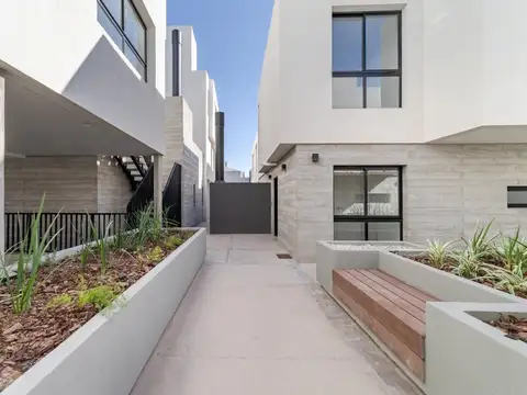 Casa 4 ambientes con 2 baños