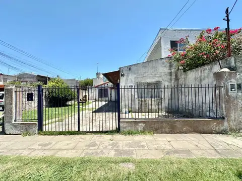 VENTA CASA 3 AMB + 2 AMB- A RECICLAR  - W. MORRIS