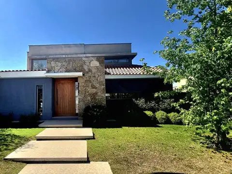 Casa villa atilia u$ 150.000 mas cuotas o permutas