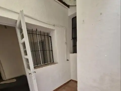 Venta. PH 2 ambientes. Patio. Av Rivadavia 8000.