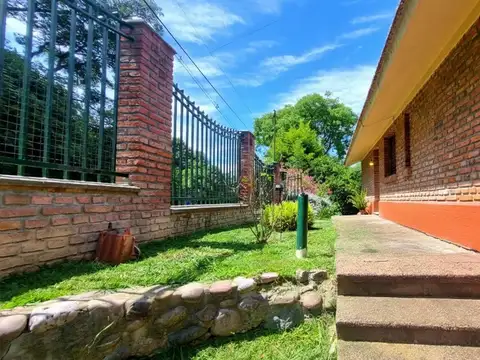 Casa en Venta con 2 cocheras