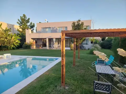 Casa amoblada en alquiler temporal barrio San Matias Escobar
