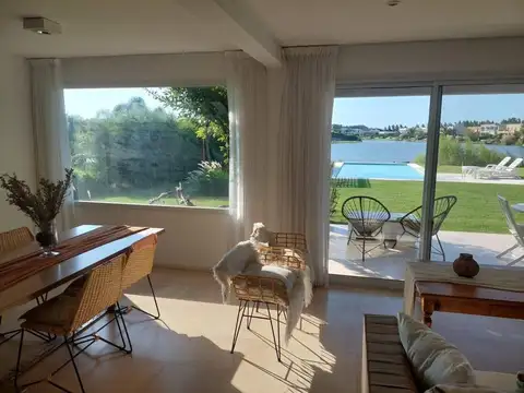 Casa en Alquiler Temporal con 4 cocheras