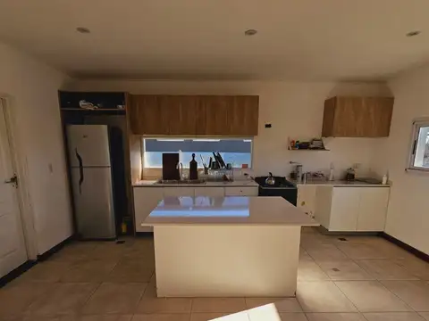 Casa en Alquiler con 2 cocheras