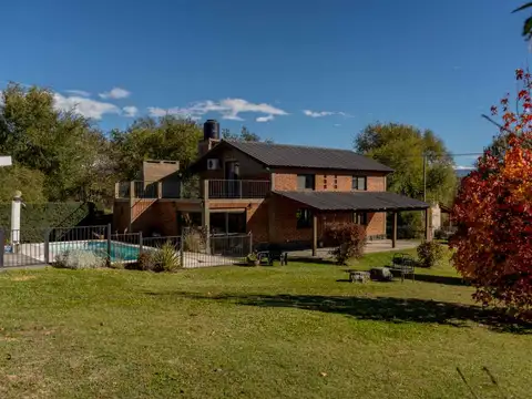 Casa 5 ambientes con 2 baños