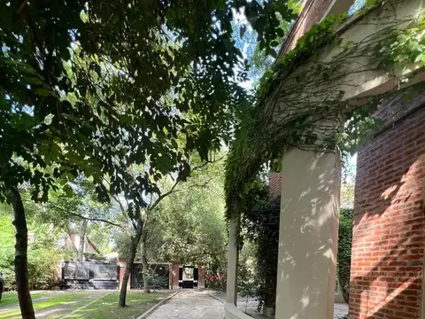 Casa en Venta con 3 cocheras
