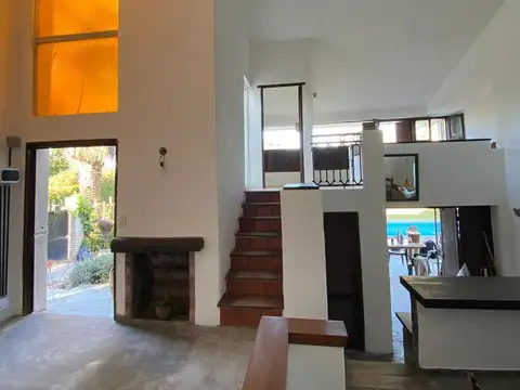 Casa en Alquiler con 1 cochera