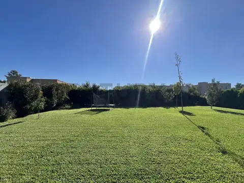 Venta terreno 405 m2 en Los Arces, Pilar, km 56. Escriturado. Apto crédito.