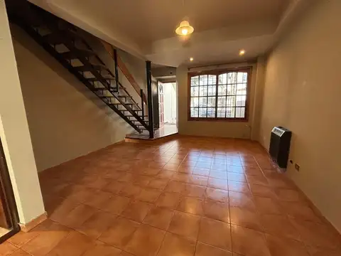 Casa en Alquiler con 1 cochera