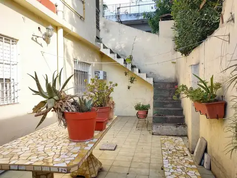 VENTA CASA MULTIFAMILIAR 5 AMB. A/C VILLA ADELINA