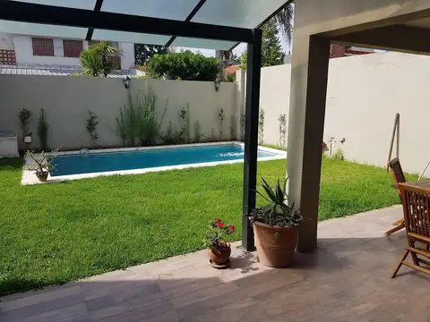 Casa Unifamiliar 2 plantas  en Olivos