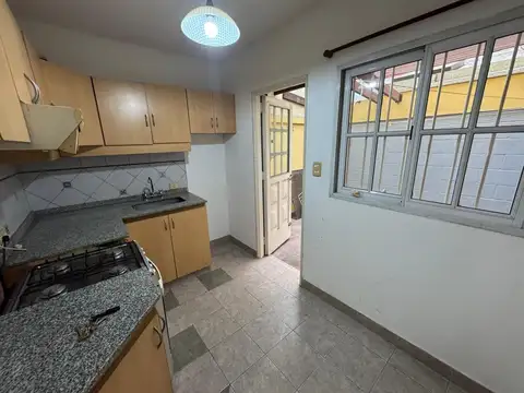 Casa 3 ambientes con 1 baño