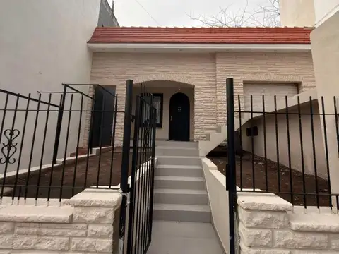 Chalet en PH de 3 ambientes a la calle con garage