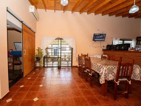 Casa 5 ambientes con 1 baño