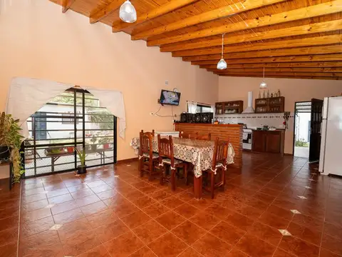 Casa en Venta con 3 cocheras