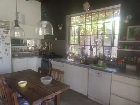 Casa 8 ambientes con 3 baños