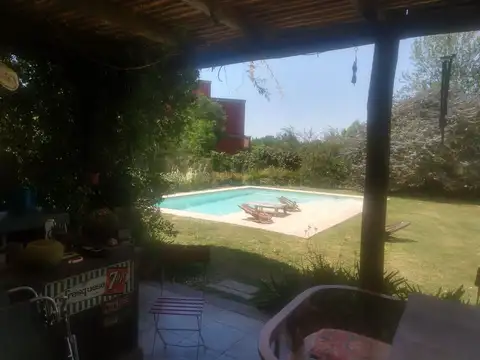 Casa en Alquiler con 2 cocheras