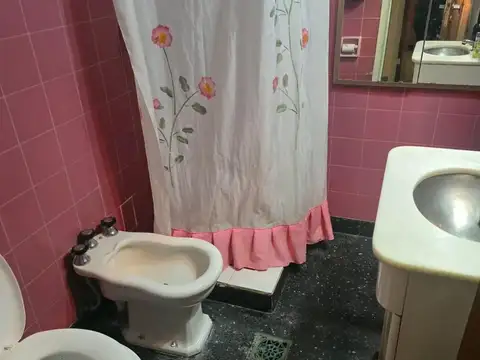 Casa en Alquiler con 2 cocheras