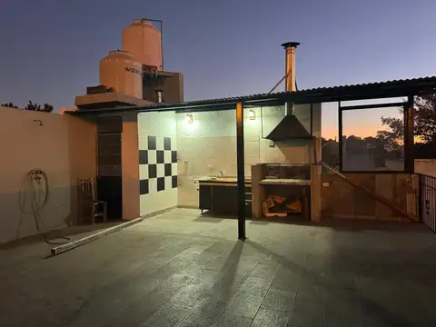 Amplio PH  3 ambientes en Florida con terraza propia