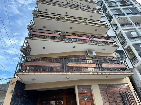 Departamento 3 ambientes en semipiso reciclado con 2 cocheras en venta - Wilde
