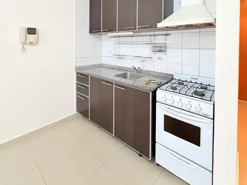 Campana 2800, Piso pb