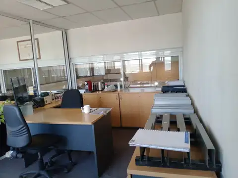 VENTA SALON COMERCIAL EN NUDO VIAL. MENDOZA