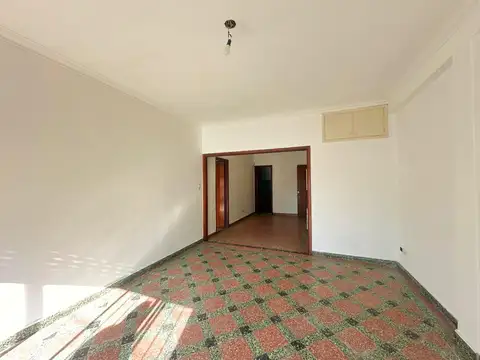 AV. PTE. JUAN DOMINGO PERON al 2700