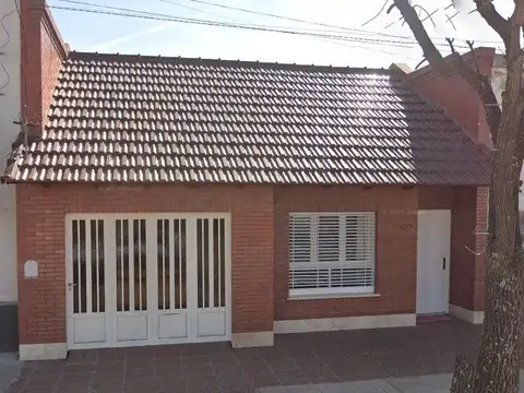CASA EN TACURAL