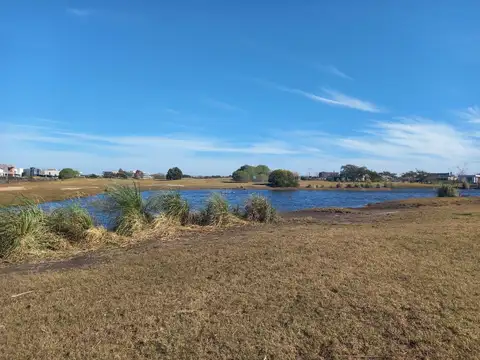 Terreno en Venta en El Cantón - Barrio Golf, USD 90.000