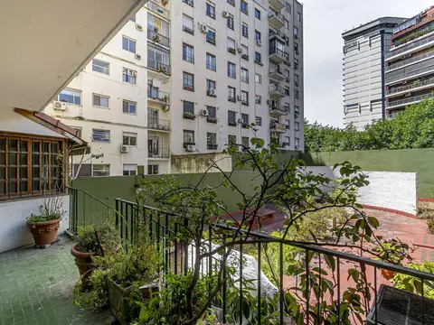 VENTA, SemiPiso a Reciclar, con Patio, Cochera y Dep/Serv en Retiro