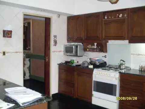 CHALET 4 AMBIENTES CON GARAGE DOBLE