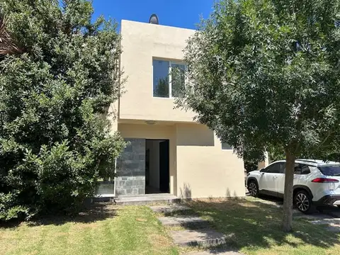 Casa 4 ambientes en venta, Pilar Barrio El Hornero