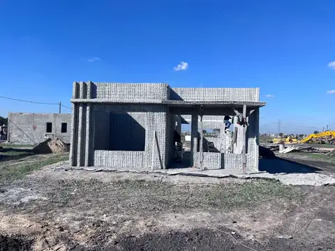 CASA 3 AMBIENTES BARRIO LAGUNA AZUL II