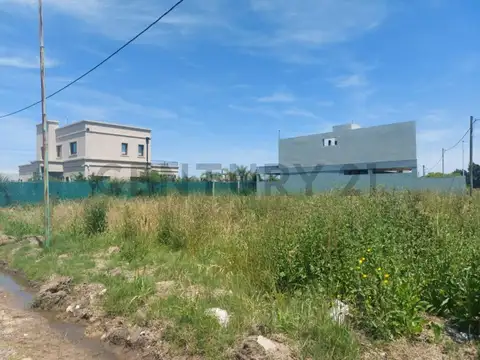 138 esquina 509. Lote en Venta José Hernandez, La Plata