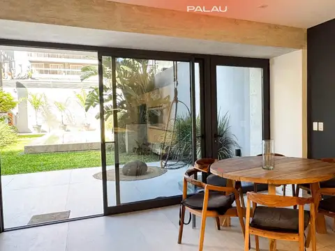 Casa en Venta con 3 cocheras