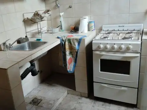 LOCAL AMPLIO + DEPTO 5 AMB c/ TZZA