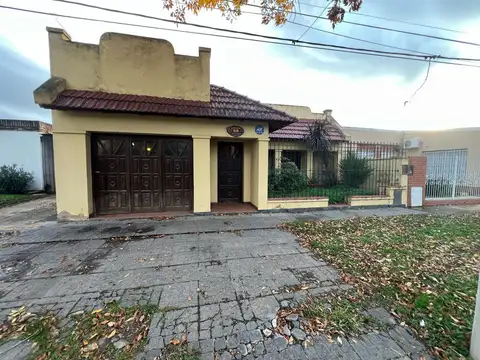 Se vende casa de 3 dorm+cochera B° P. Unidas, VT